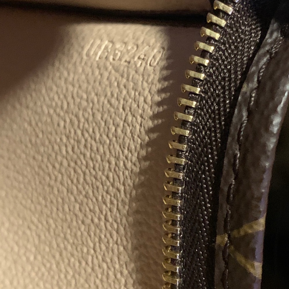 ⏰Louis Vuitton Toiletry 15 w/LV strap - Picture 11 of 16